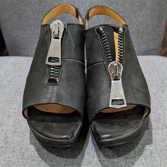 JOHN FLUEVOG Prepare Tent 2.0 Zip Sandals - Picture 2 of 14